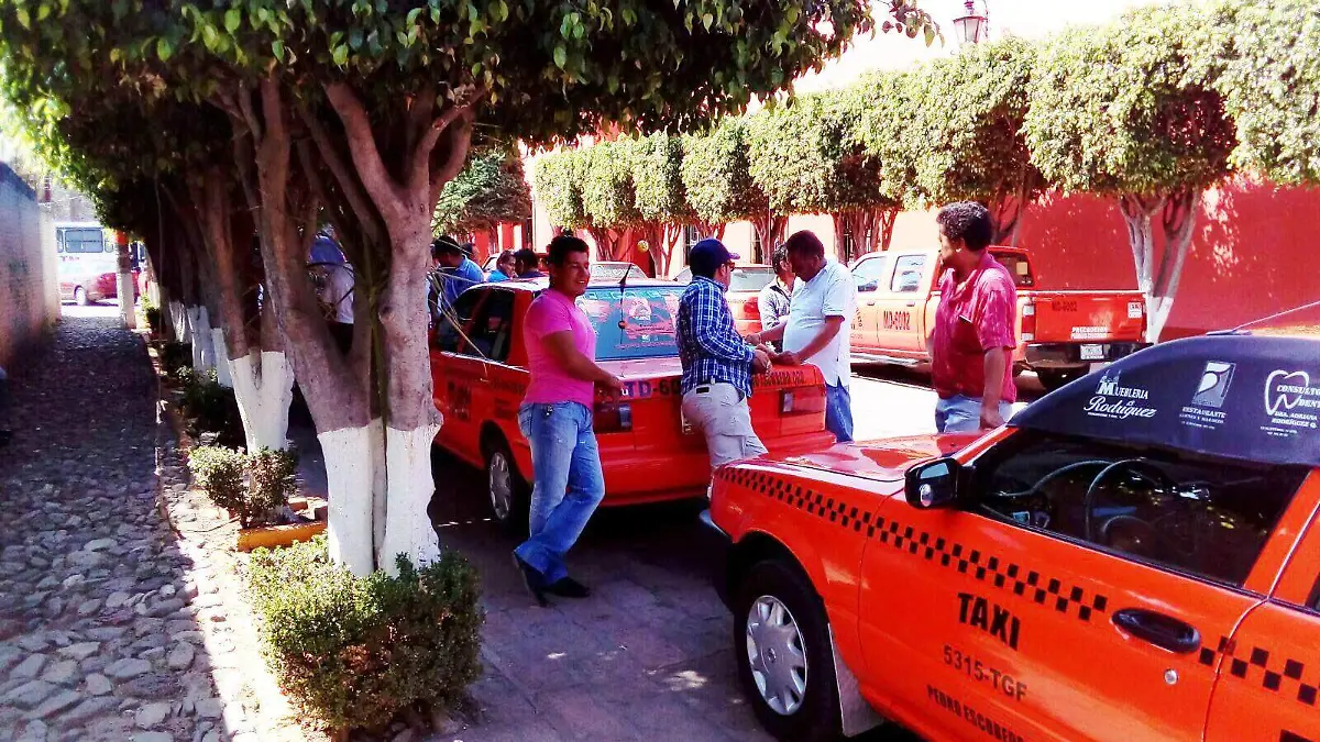 Taxistas escobedenses desean mejorar condiciones de seguridad. Foto Archivo